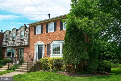 4622 Linmar Ct, Alexandria, VA 22312