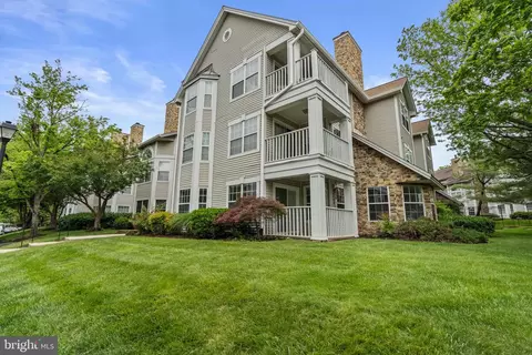 5632 Willoughby Newton Dr #11, Centreville, VA 20120