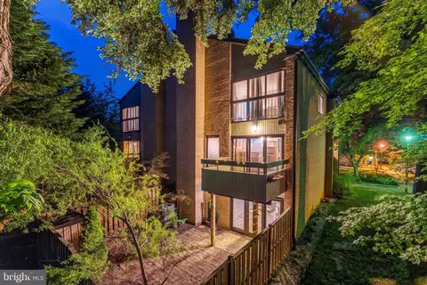 3131 Eakin Park Ct, Fairfax, VA 22031