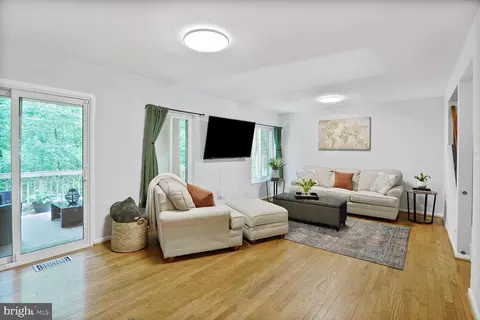 2354 Soft Wind Ct, Reston, VA 20191 photo 6