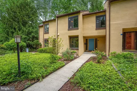2354 Soft Wind Ct, Reston, VA 20191
