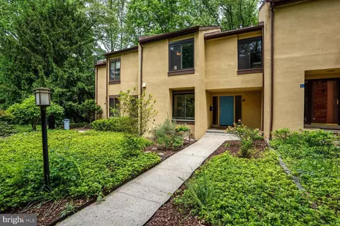 2354 Soft Wind Ct, Reston, VA 20191 photo 2
