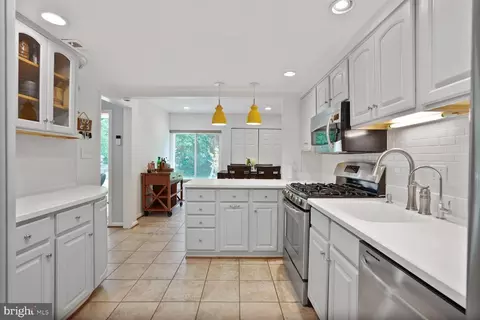 2354 Soft Wind Ct, Reston, VA 20191 photo 15