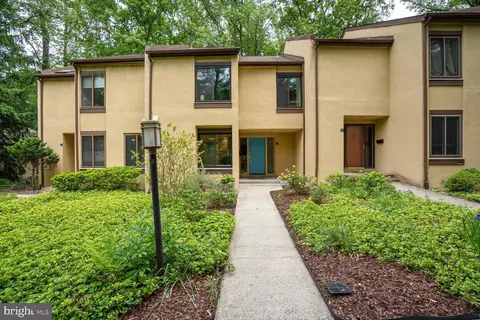 2354 Soft Wind Ct, Reston, VA 20191 photo 3