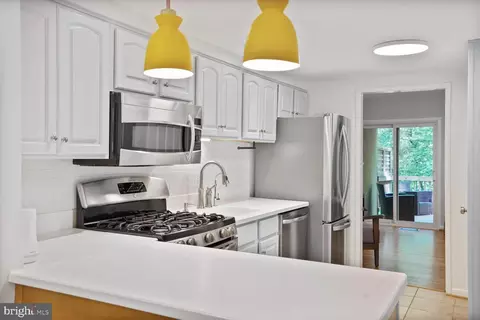 2354 Soft Wind Ct, Reston, VA 20191 photo 14