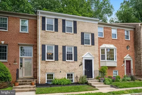 2945 Waterford Ct, Vienna, VA 22181