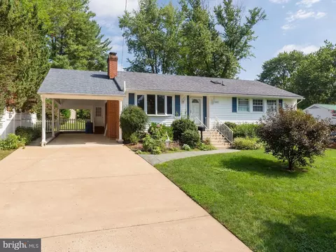 8002 Gosport Ln, Springfield, VA 22151