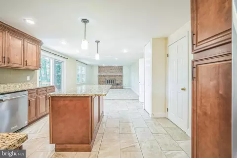 8078 Athena St, Springfield, VA 22153 photo 4