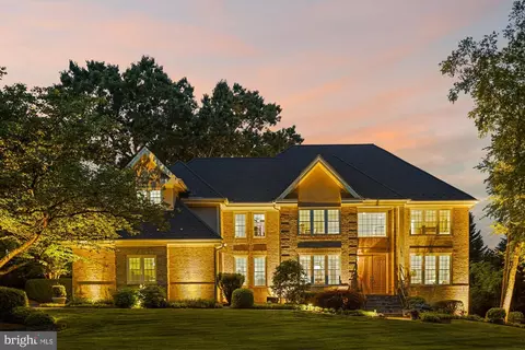 12308 Country Ridge Ln, Fairfax, VA 22033