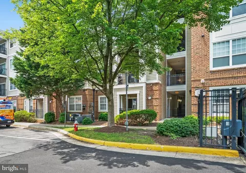 12949 Centre Park Cir #302, Herndon, VA 20171