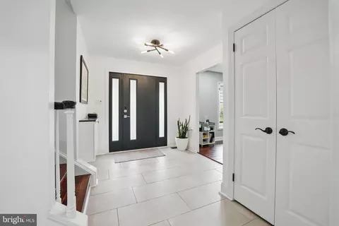 8134 Viola St, Springfield, VA 22152 photo 5