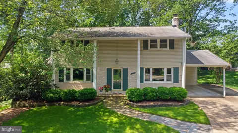 6929 Conservation Dr, Springfield, VA 22153