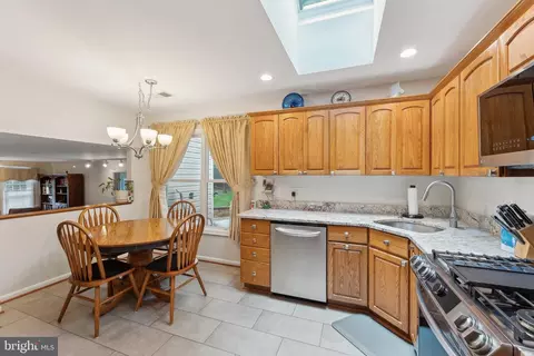 6554 Gladeview Ct, Burke, VA 22015 photo 14