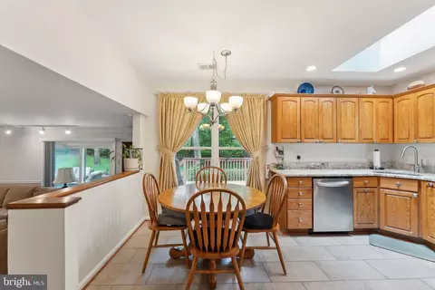 6554 Gladeview Ct, Burke, VA 22015 photo 13