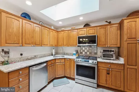 6554 Gladeview Ct, Burke, VA 22015 photo 15