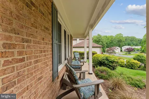 6554 Gladeview Ct, Burke, VA 22015 photo 3