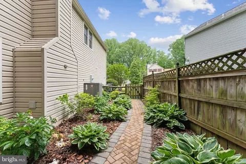 6554 Gladeview Ct, Burke, VA 22015 photo 35