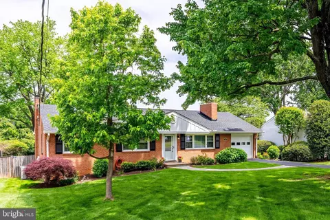 1243 Kurtz Rd, Mclean, VA 22101 photo 3