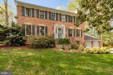 8412 Riverside Rd, Alexandria, VA 22308