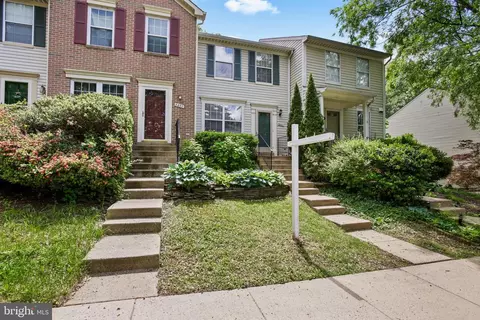 5690 White Dove Ln, Clifton, VA 20124