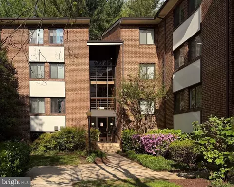 1552 Northgate Sq #12B, Reston, VA 20190