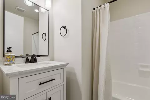 Bath - 7879 Wintercress Ln, Springfield, VA 22152 photo 2 of 3