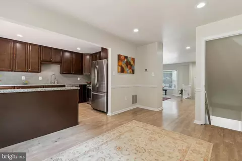 Entry Way - 7879 Wintercress Ln, Springfield, VA 22152 photo 2 of 6