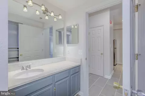 Bath - 1530 Spring Gate Dr #9213, Mclean, VA 22102 photo 3 of 3