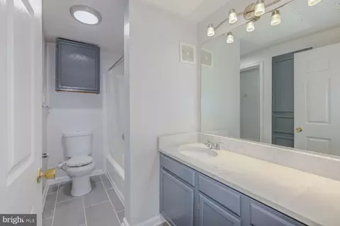 Bath - 1530 Spring Gate Dr #9213, Mclean, VA 22102 photo 1 of 3