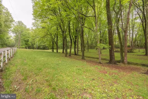 11123 Popes Head Rd, Fairfax, VA 22030