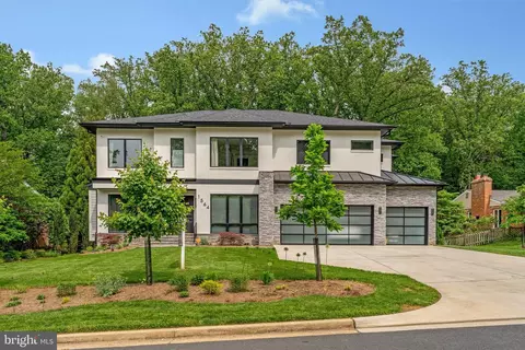 1564 Forest Villa Ln, Mclean, VA 22101 photo 1