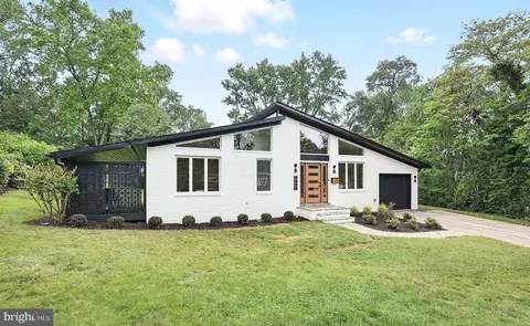 7904 Holmes Run Dr, Falls Church, VA 22042