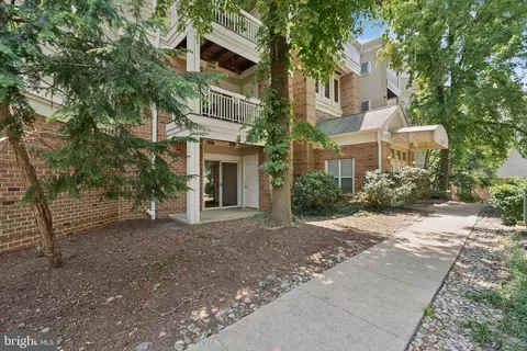 2204 Westcourt Ln #122, Herndon, VA 20170