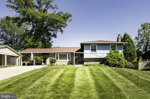 2232 Candlewood Dr, Alexandria, VA 22308