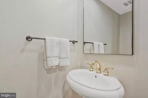 1153 Randolph Rd, Mclean, VA 22101 photo 5