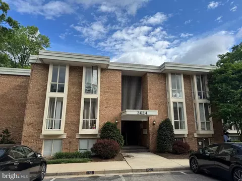 2624 Redcoat Dr #2B, Alexandria, VA 22303