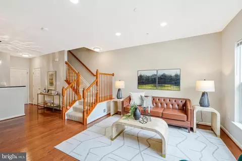 6055 A Wicker Ln #127, Centreville, VA 20121
