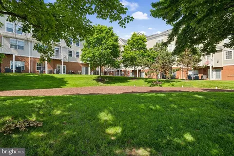 2529 Pascal Pl, Herndon, VA 20171 photo 27