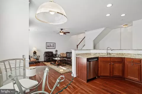 2529 Pascal Pl, Herndon, VA 20171 photo 4