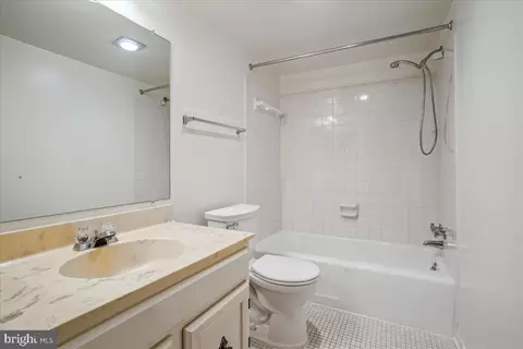 7621 Tremayne Pl #303, Mclean, VA 22102 photo 14