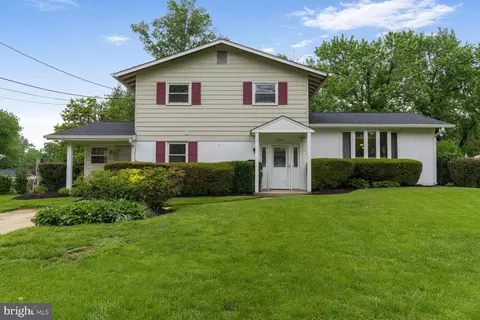3702 Forest Grove Dr, Annandale, VA 22003