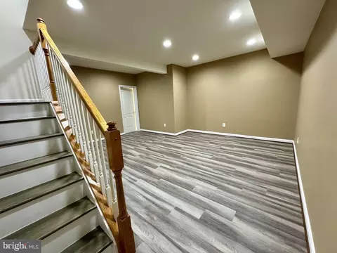 Living - 7615 Mcweadon Ln, Springfield, VA 22150 photo 7 of 10