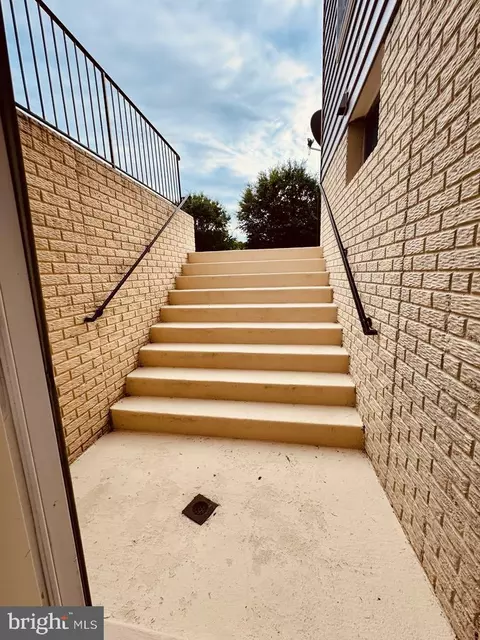 Exterior - 7615 Mcweadon Ln, Springfield, VA 22150 photo 7 of 7
