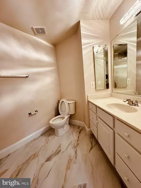 Bath - 7615 Mcweadon Ln, Springfield, VA 22150 photo 10 of 12