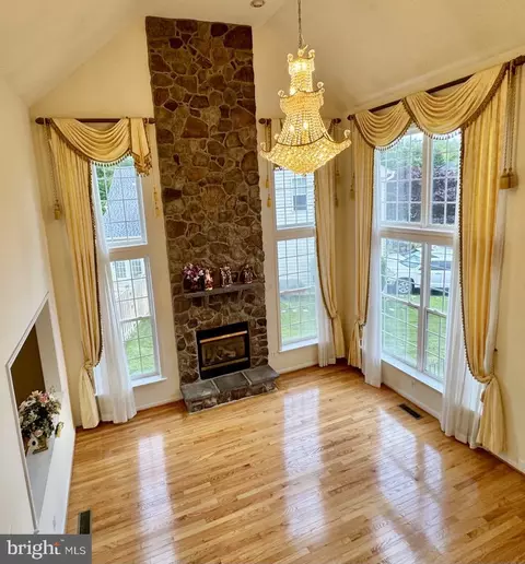 Living - 7615 Mcweadon Ln, Springfield, VA 22150 photo 1 of 10