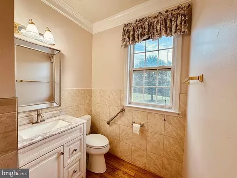 Bath - 7615 Mcweadon Ln, Springfield, VA 22150 photo 8 of 12
