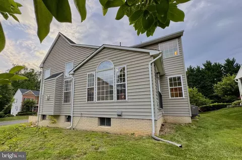 Exterior - 7615 Mcweadon Ln, Springfield, VA 22150 photo 5 of 7
