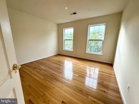 Bedroom - 7615 Mcweadon Ln, Springfield, VA 22150 photo 3 of 5