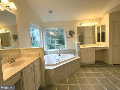Bath - 7615 Mcweadon Ln, Springfield, VA 22150 photo 4 of 12