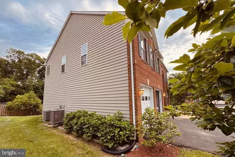 Exterior - 7615 Mcweadon Ln, Springfield, VA 22150 photo 4 of 7